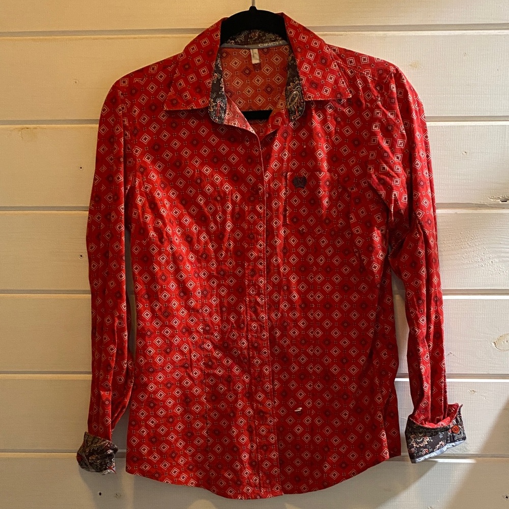 Red Patterned women’s Cinch Shirt